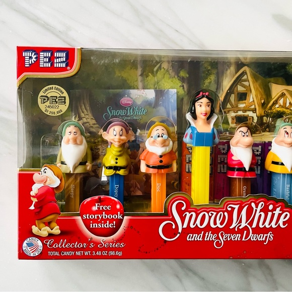 PEZ•NIB•Sealed•Snow White and the 7 Dwarfs•Collector’s Series•Storybook Incl.📖 - Picture 7 of 12